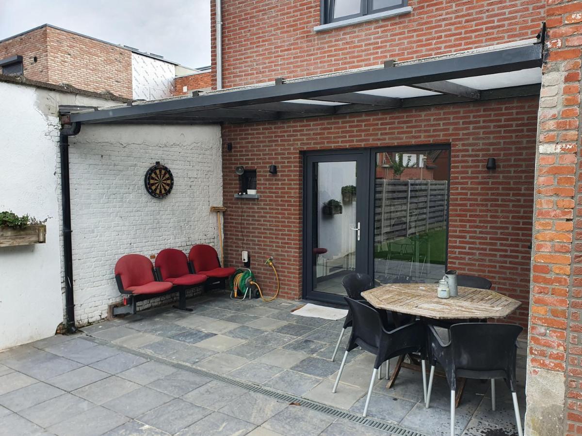 Private Room With Shared Spaces Ranst Exterior foto